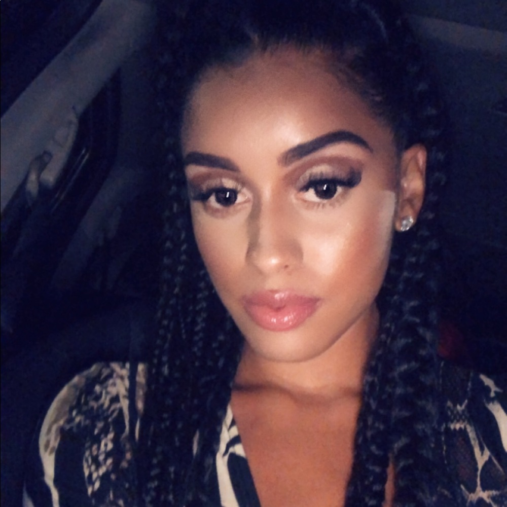 Meet your Posher, Naima